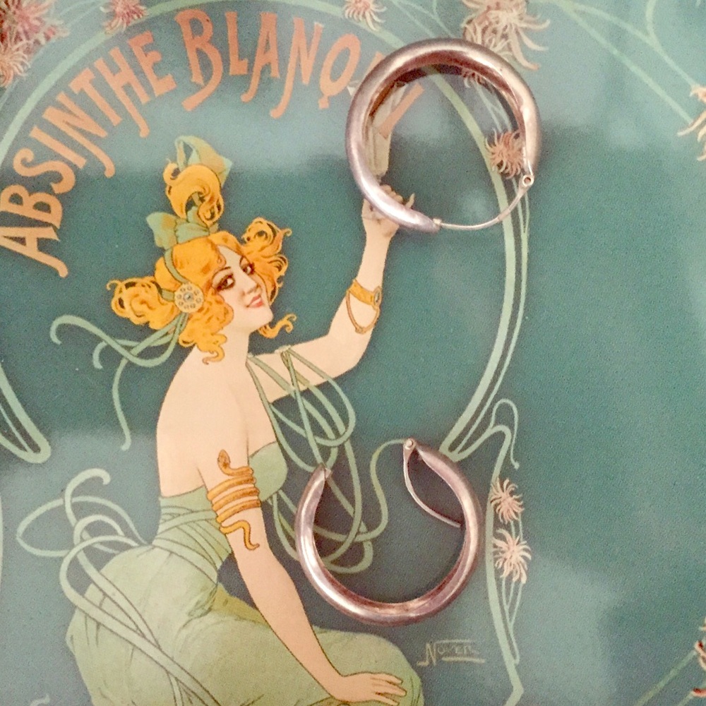 💥SOLD💥 Vintage sterling silver hoops